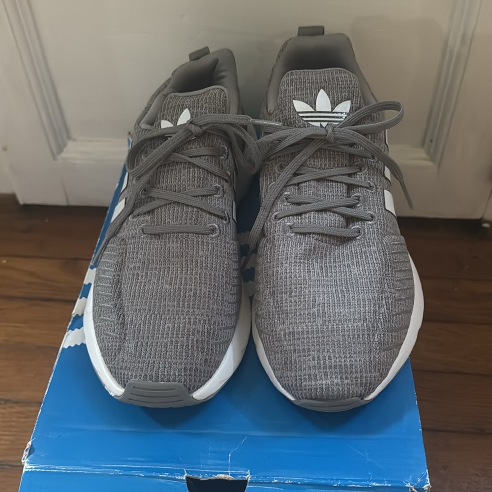Adidas - Picture 4 of 6